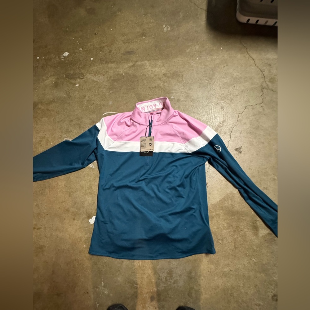 Mercedes 1/4 zip up 
Brand new
Women’s